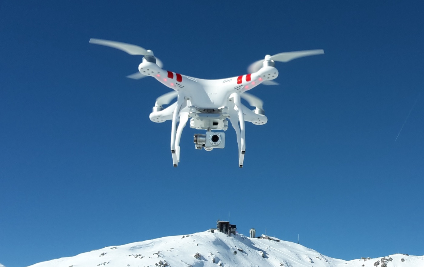 DJI Phantom 2 Vision+ V3 在 Weissfluhjoch 飞行