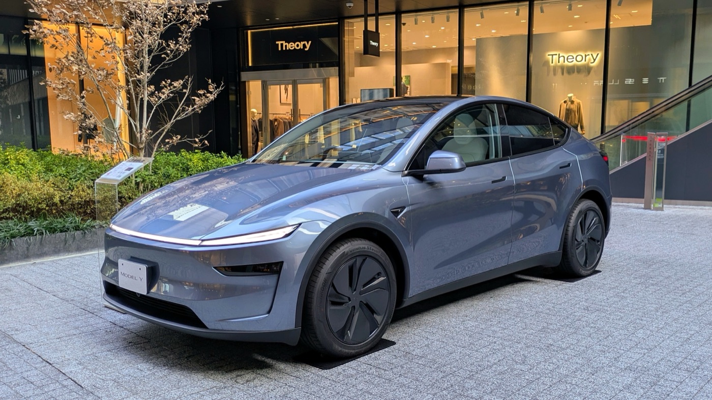 Tesla Model Y · Grand Green Osaka 展厅
